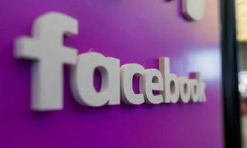 比特币钱包是存储比特币及其他加密货币的数字工具，它们可以是软件、硬件或纸质形式。以下是比特币钱包的几种类型：

1. **软件钱包**：这些钱包以应用程序的形式存在，可以在计算机或移动设备上安装。软件钱包又分为热钱包和冷钱包。热钱包连接到互联网，使用方便，但安全性相对较低；冷钱包则不连接互联网，更为安全，但使用时需额外步骤。

2. **硬件钱包**：这种钱包是专门的物理设备，设计用于离线存储比特币，以提高安全性。常见的硬件钱包包括Ledger和Trezor。

3. **纸钱包**：纸钱包是将比特币地址和私钥打印到纸上的一种方法，离线存储，无网络风险。但是，如果纸张丢失或损坏，可能会造成比特币永久丢失。

4. **移动钱包**：这些钱包是专为手机用户设计的，可以方便地进行小额支付和交易。

5. **在线钱包**：这些钱包通过网页提供服务，易于访问和管理，但需要信任提供该服务的平台。 

选择合适的钱包取决于用户的需求，包括安全性、易用性和交易频率等。

如果你有特定的关于比特币钱包的疑问或想了解的细节，请告诉我！